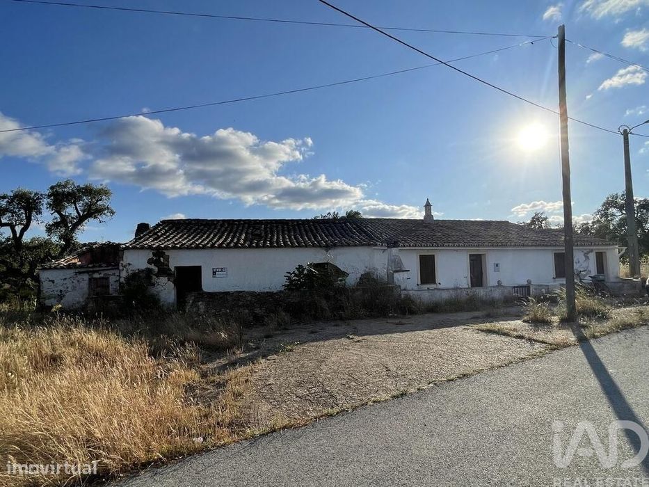 Casa T4 em Ameixial de 139,00 m2