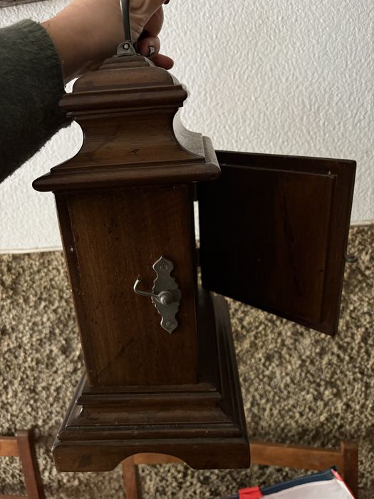 Relogio decorativo em estanho e madeira