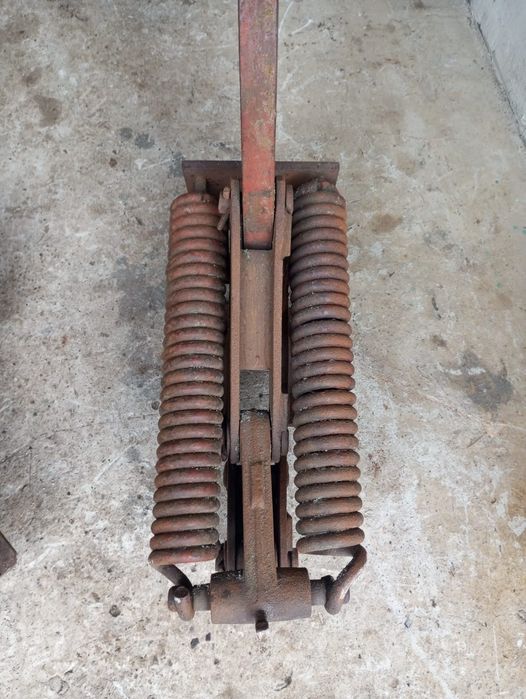 Пружинні механізми підйому секцій культиватора (2 шт.)