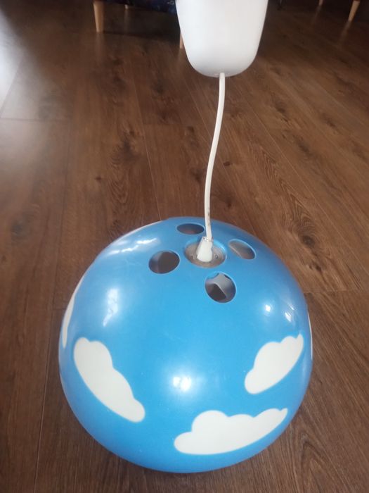 Niebieska lampa z Ikeai chmurki