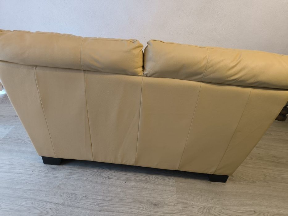 Sofá pele genuína bege 2 lugares