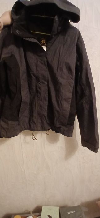 Женская ветровка Jack Wolfskin, размер XL (46)
