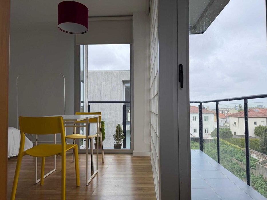Apartamento T0 Mobilado e com varanda, Condominio Privado