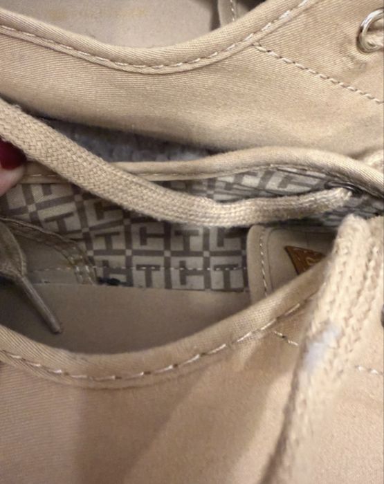 Bezowe tenisowki tommy  hilfiger roz 40 wkl 26