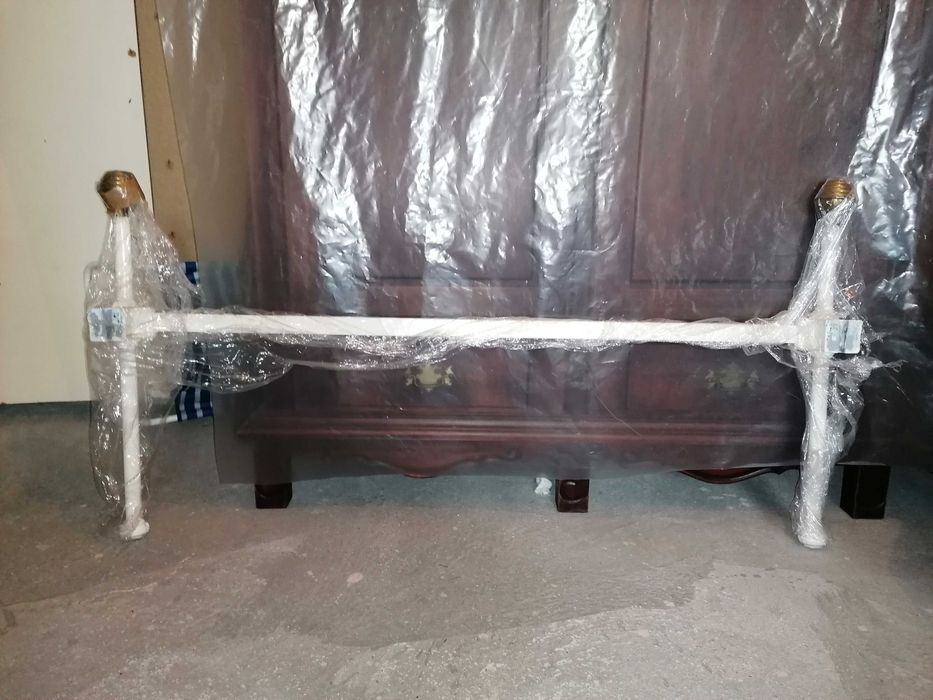 Cama antiga em ferro 185 x 135