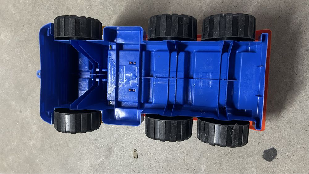 Camião de plástico grande made in Portugal