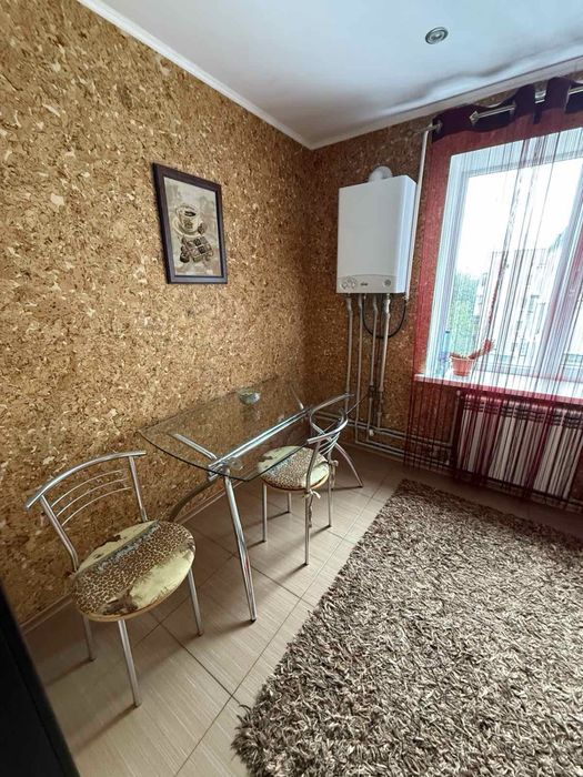 Квартира 4х кімнатна з ремонтом і