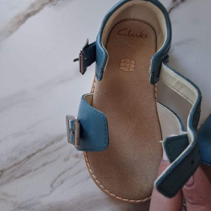 Шкіряні босоніжки Clarks Crown Bloom.   В ідеальному стані!