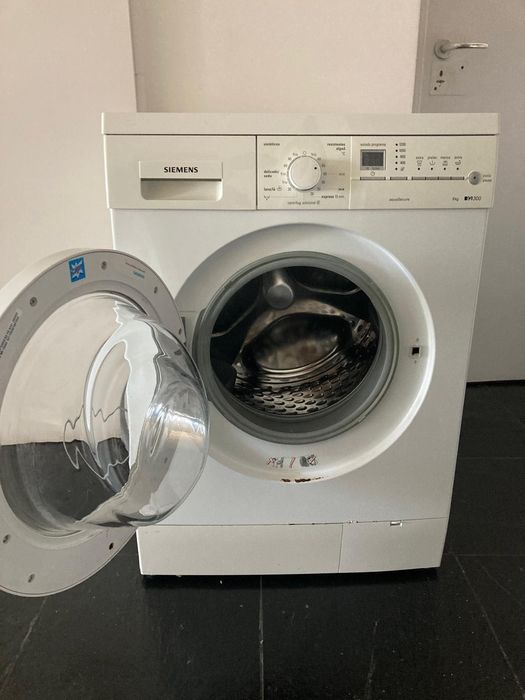 Máquina de Lavar Roupa • Siemens