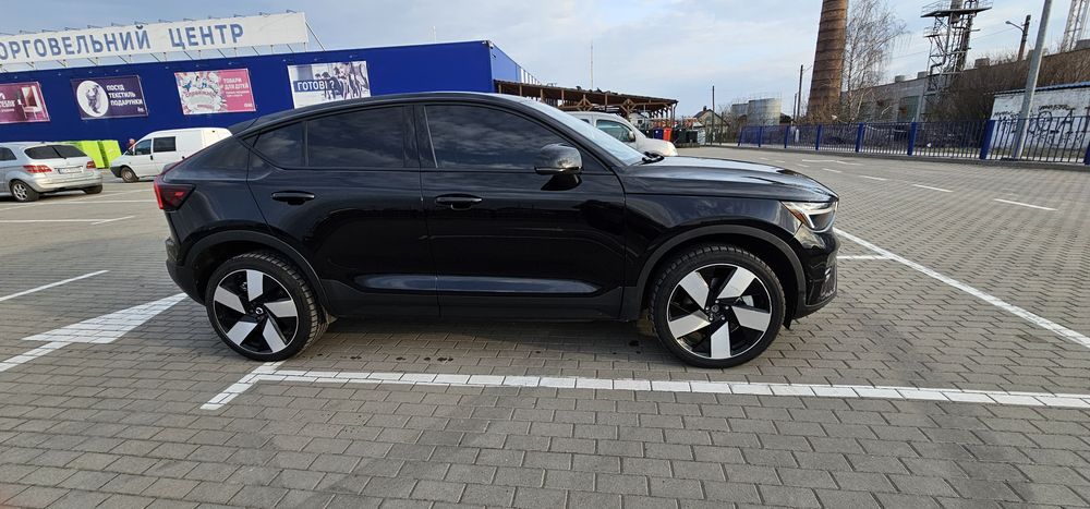 Електроавтомобіль Volvo C40 Recharge