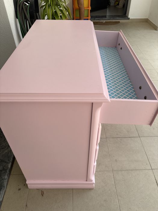 Cómoda lacada a rosa claro