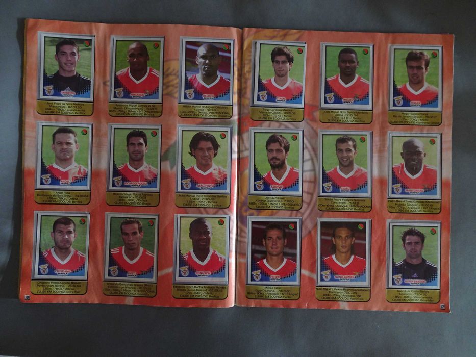 Caderneta de cromos - Futebol 2002/2003 - Panini (faltam 13 cromos)