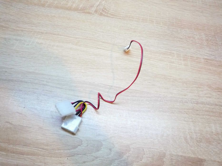 кабель 3 пин. на 2 molex на плату