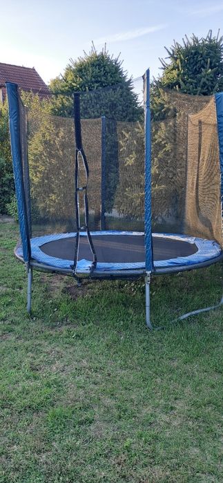 Trampolina z siatką