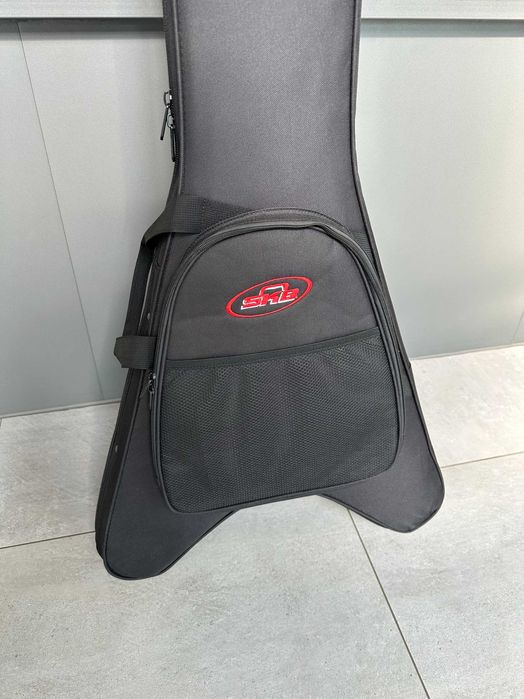 Futerał na gitarę w kształcie V SKB V-Style