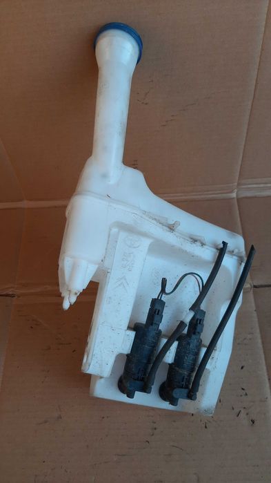 zbiorniczek spryskiwaczy toyota aygo I