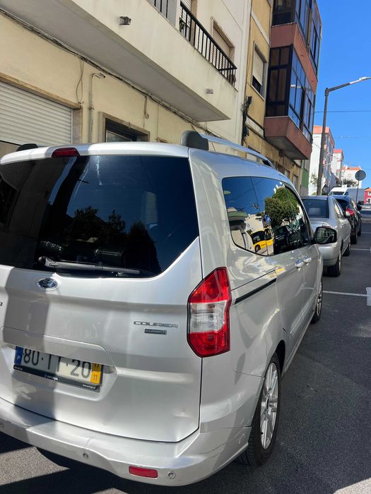 Ford Tourneo Courier 1.5 TDCi Titanium