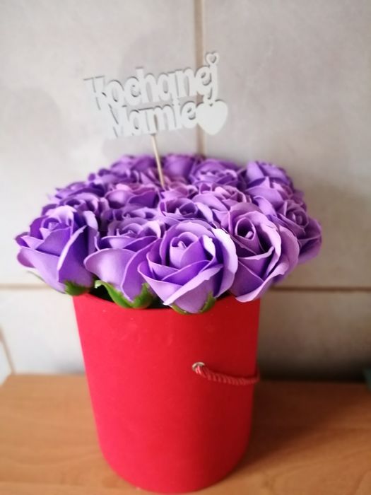 Boksy kwiatowe z róż mydlanych