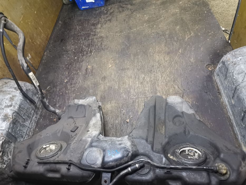 BMW e61 3.0d M57 bak zbiornik paliwa kompletny z pompą paliwa