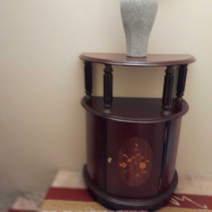 Móvel de entrada em madeira