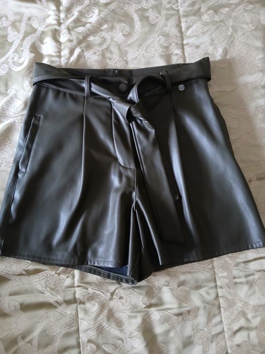 Calções ecopele. Marca Ruga