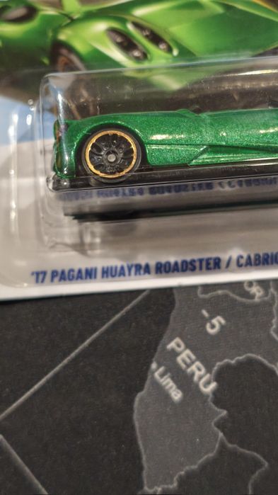Hot Wheels 17 Pagani Huayra Roadster