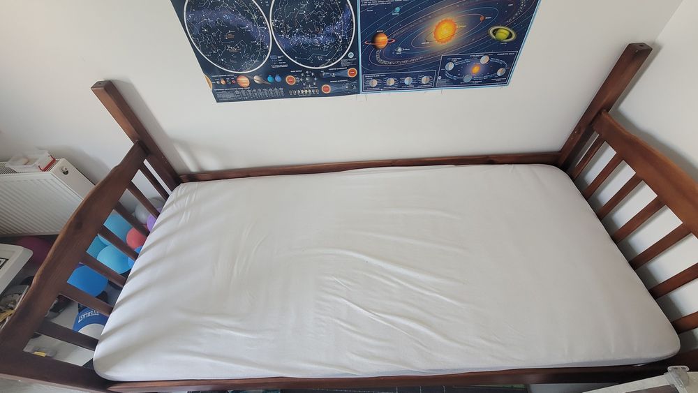 Кровать 90×200 з матрасом.