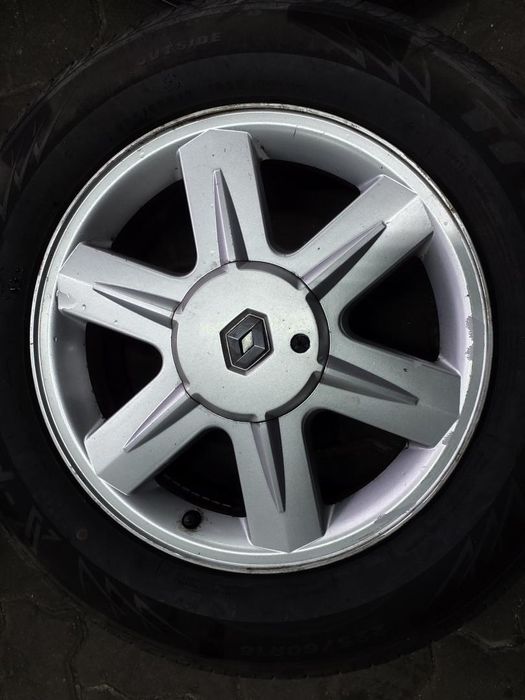 JANTES RENAULT R16 COM PNEUS 225/60 FURAÇÃO 5X108