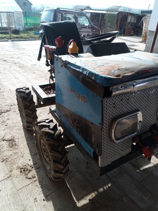 Продам Трактор 4х4 ,гідравліка електрична підйом 180кг двигун 24 кс