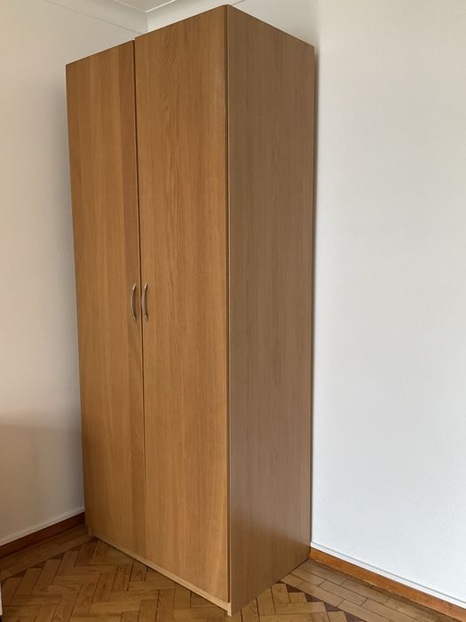 Roupeiro IKEA carvalho com 2 portas