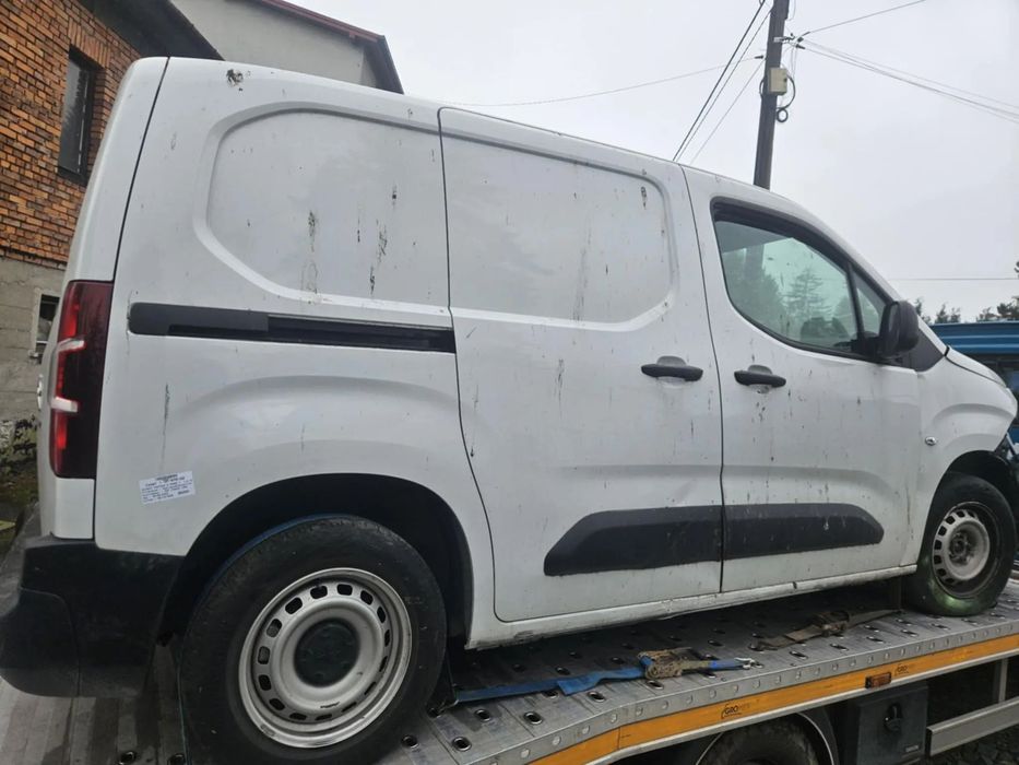 Peugeot Partner 1.5 Diesel  Berlingo Rok  Uszkodzony Przód