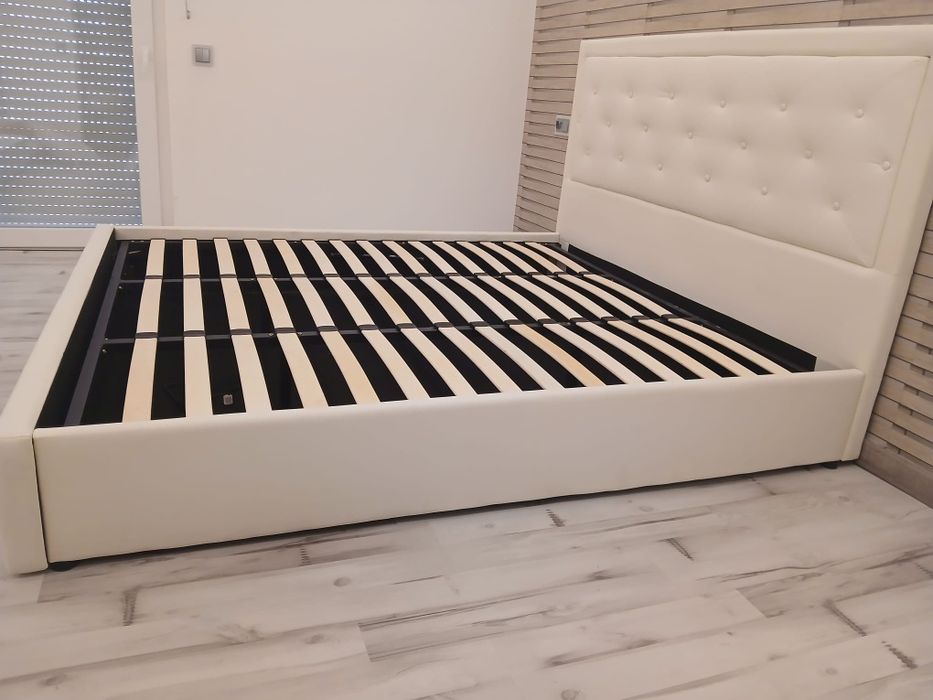 Cama de casal nova