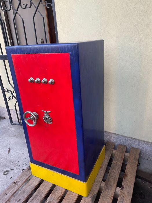 Cofre segredo e chave. Entrega possível