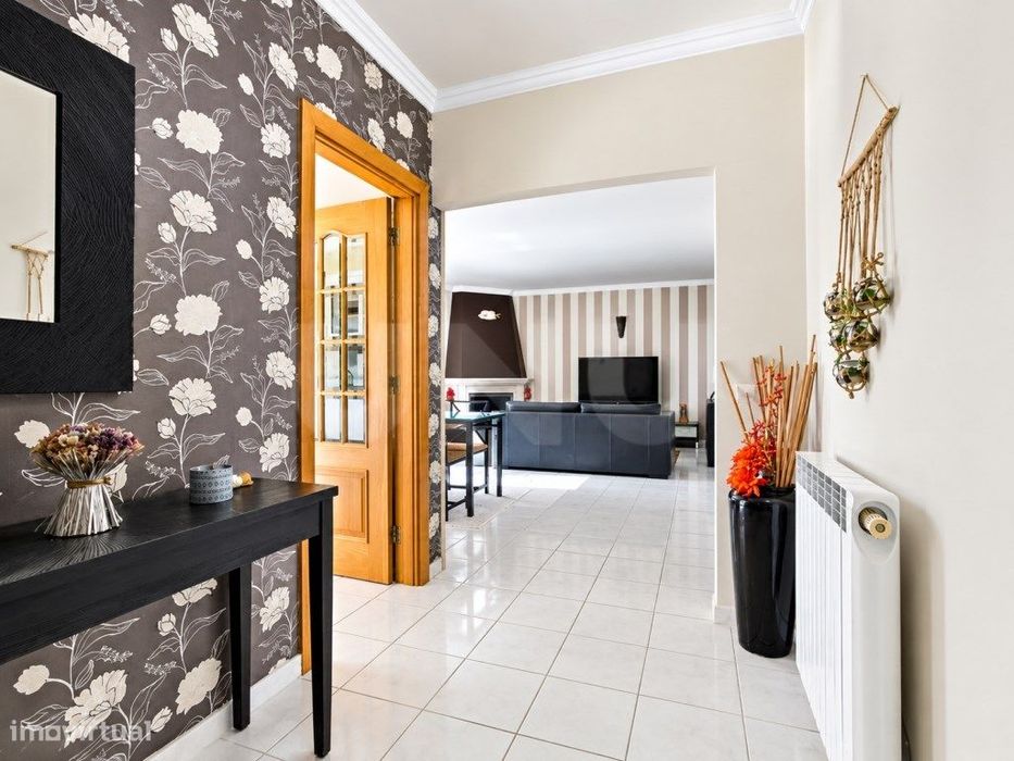 Apartamento T2+1, para venda, em São Pedro da Cadeira, no eixo Eric...