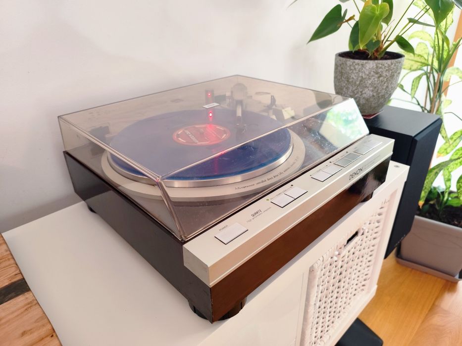 Denon DP 47F Gira-Discos
