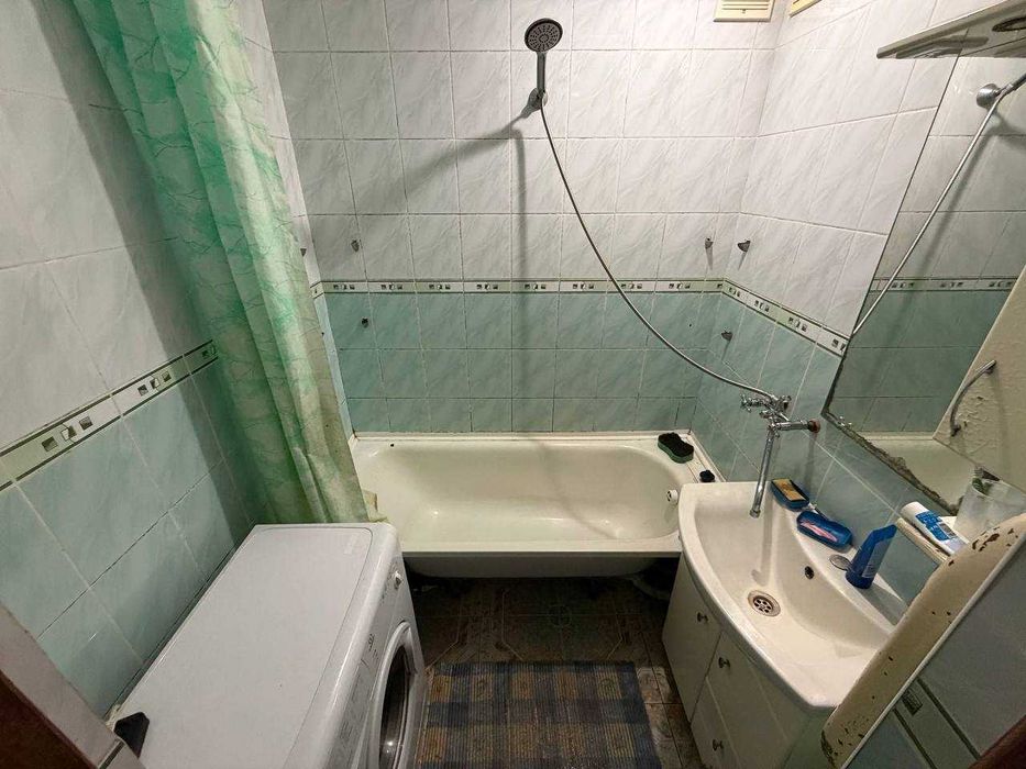 Чотирикімнатна квартира! Роздільне планування, низька ціна!