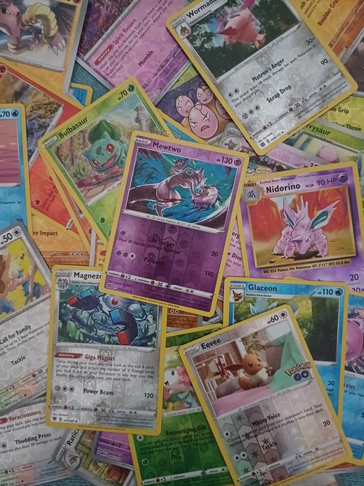 Zestaw 30 oryginalne karty Pokemon Reverse Holo każda inna