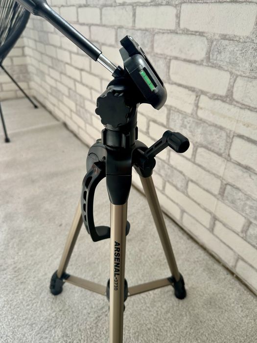 Трисекційний алюмінієвий штатив ARSENAL 3730