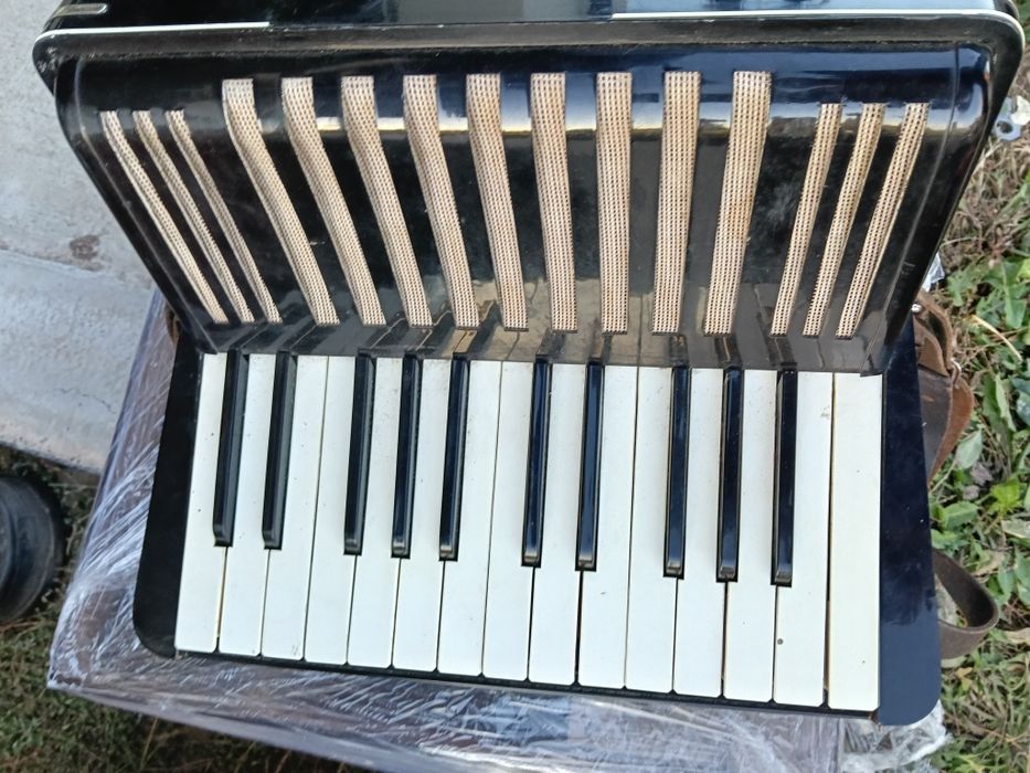 Akordeon hohner student 4. 32 basy