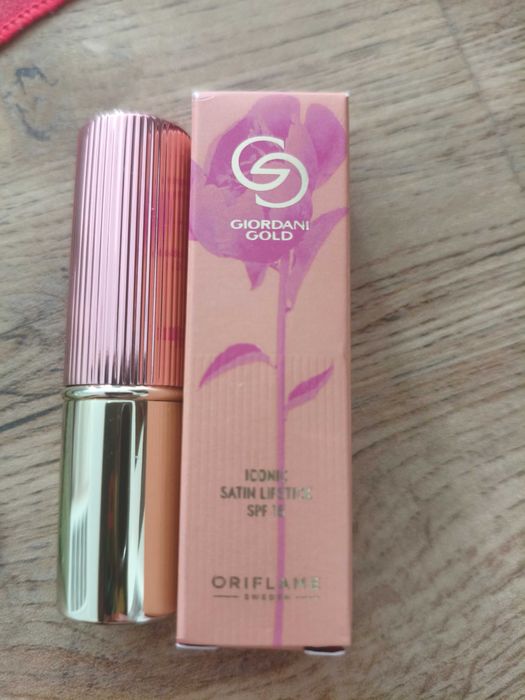 Pomadka Giordani Gold Iconic Satin SPF 15, Rose Pink