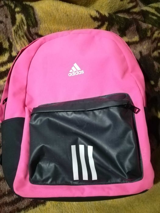 Mochila adidas como nova
