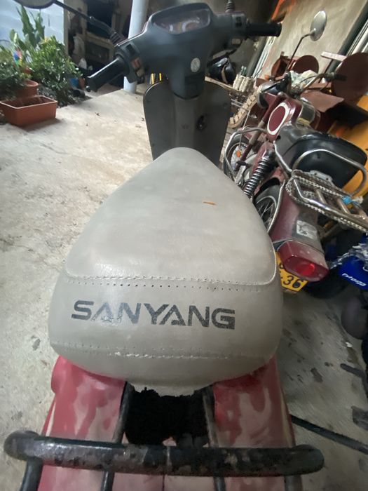 Trator. Capinadeira moto