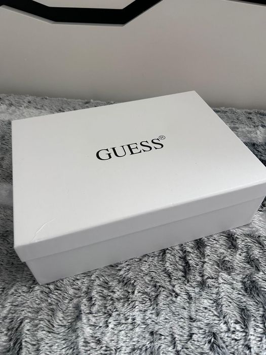 Mala Guess nunca usada, tudo impecável e com caixa