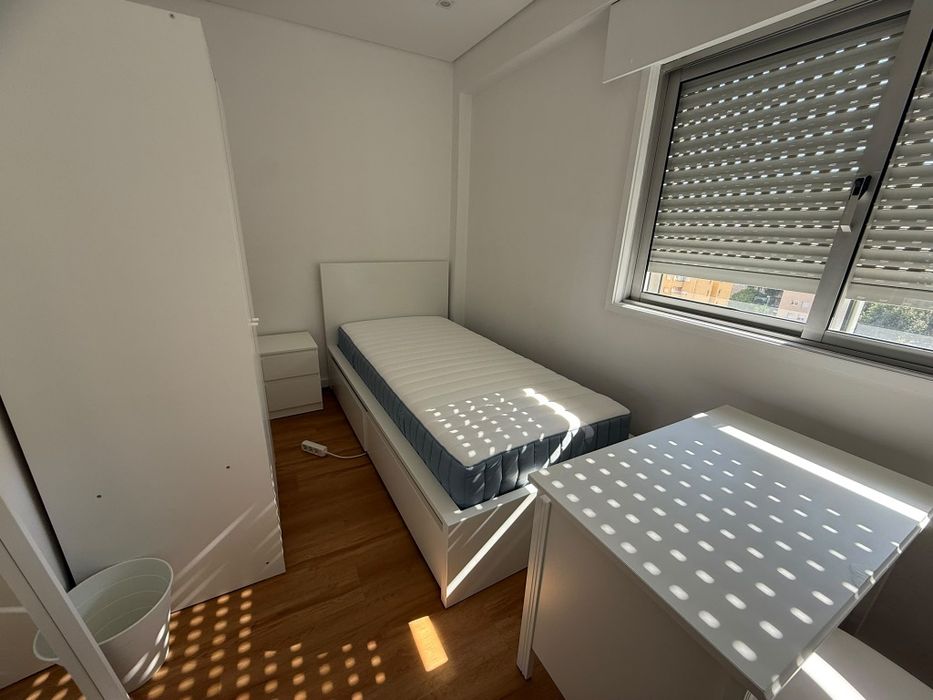 Mobilia quarto de solteiro branca