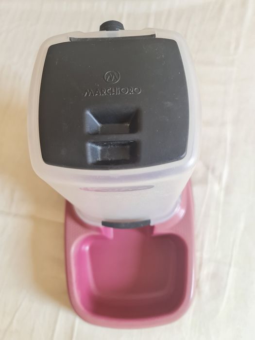 Comedouro com espátula incluída