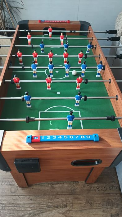 Stòł do gry w piłkarzyki
