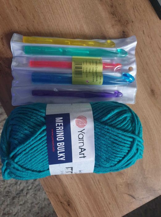 Włóczka i zestaw 5szt. szydełek