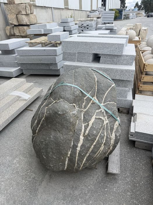 Pedra unica - pedra de jardim