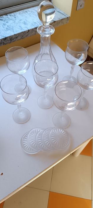 Conjunto de cristal de garrafa + 6 copos + 5 bases. Usado