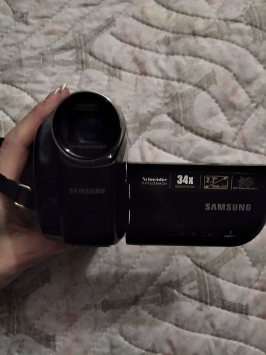 Продам видеокамеру Samsung 34X